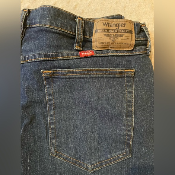 Wrangler relaxed fit size 36x30 mens jeans NWT
2 Avail, 1 per listing - Picture 3 of 4